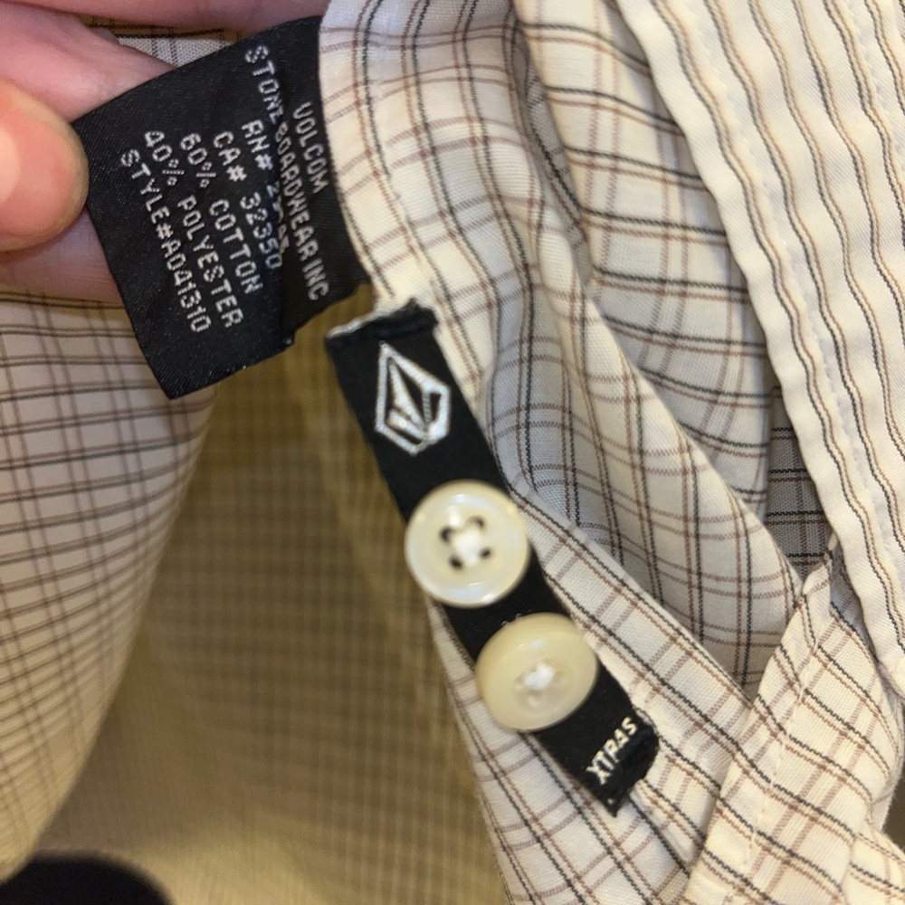 Volcom buttoned shirt L - Picture 8 of 8